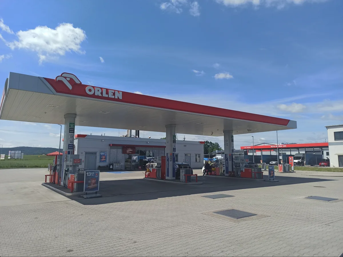 BusManiak.pl – Czwartek na stacjach paliw. Sprawdzamy, ile zapłacą kierowcy