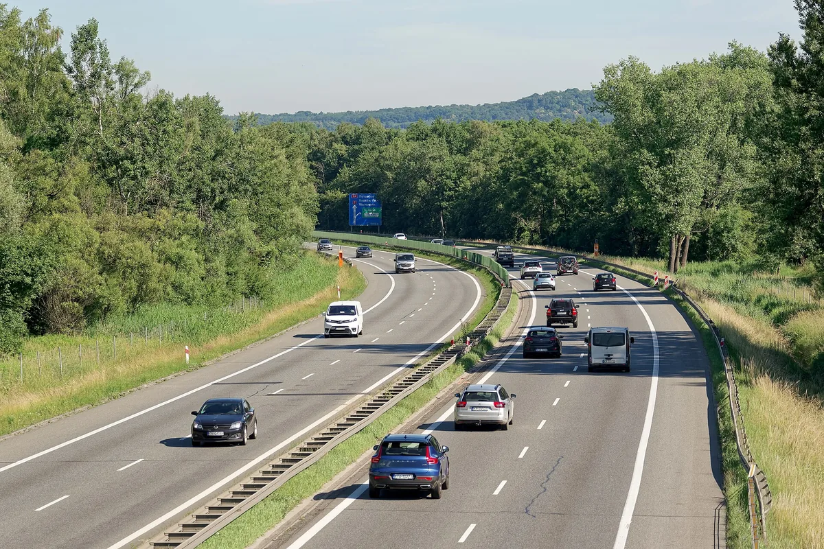 BusManiak.pl – Tragiczny wypadek z udziałem ciężarówki i busa dostawczego pod Puławami