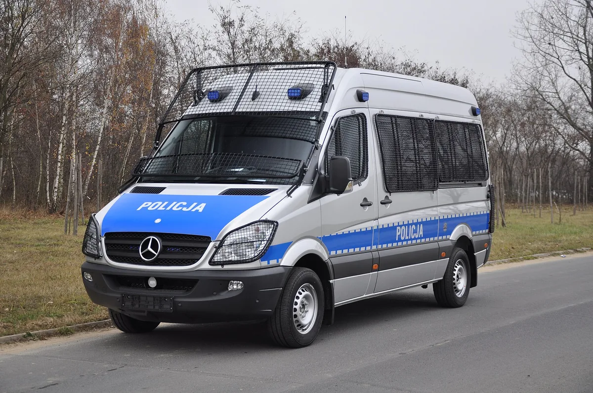 BusManiak.pl – Bus dachował w Skidziniu. Na miejscu pracują służby