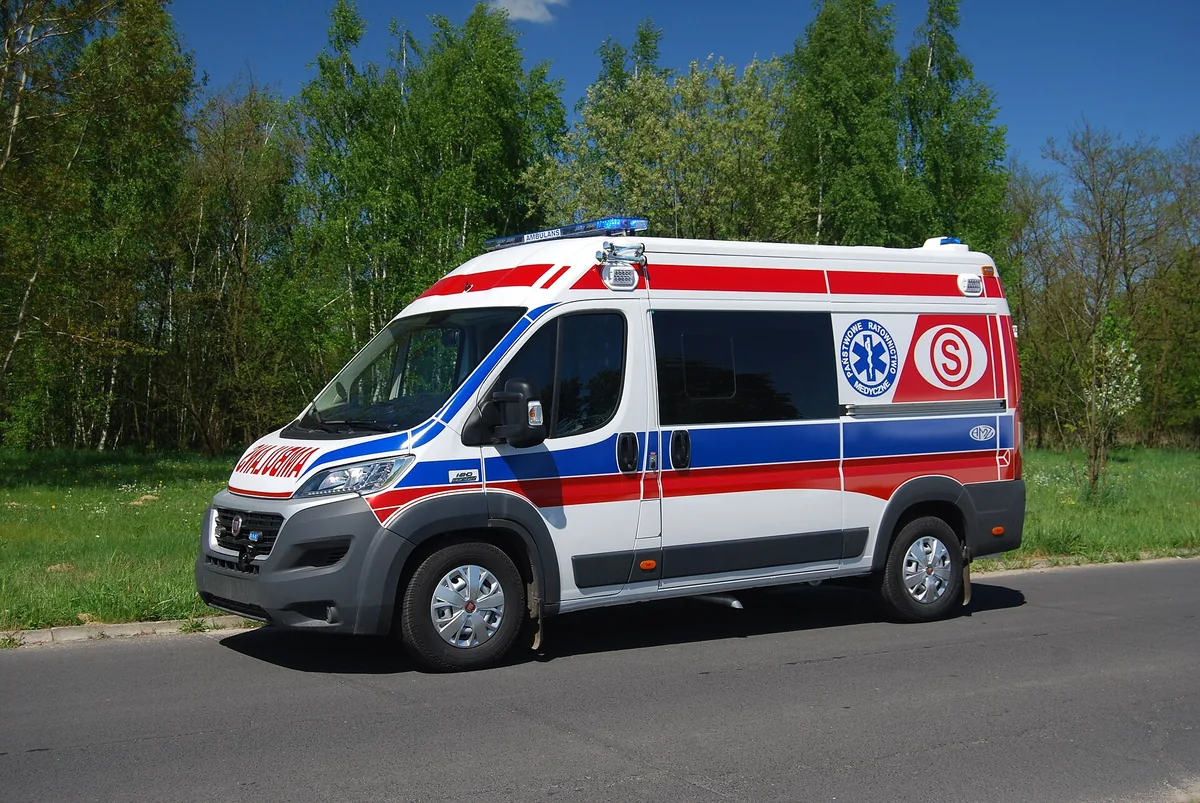 BusManiak.pl – Wierzbica: bus wjechał do rowu na DK61. Jedna osoba trafiła do szpitala